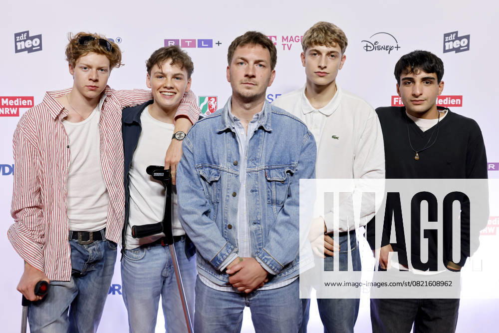 Die Schauspieler (l-r) Arsseni Bultmann, Nico Marischka, Jonathan Kriener, Johannes Kienast und Loran Alhasan bei der Premiere der Serie Chabos beim 11. Seriencamp Festival 2025 im Cinenova Kino. Köln, 05.06.2025 NRW Deutschland