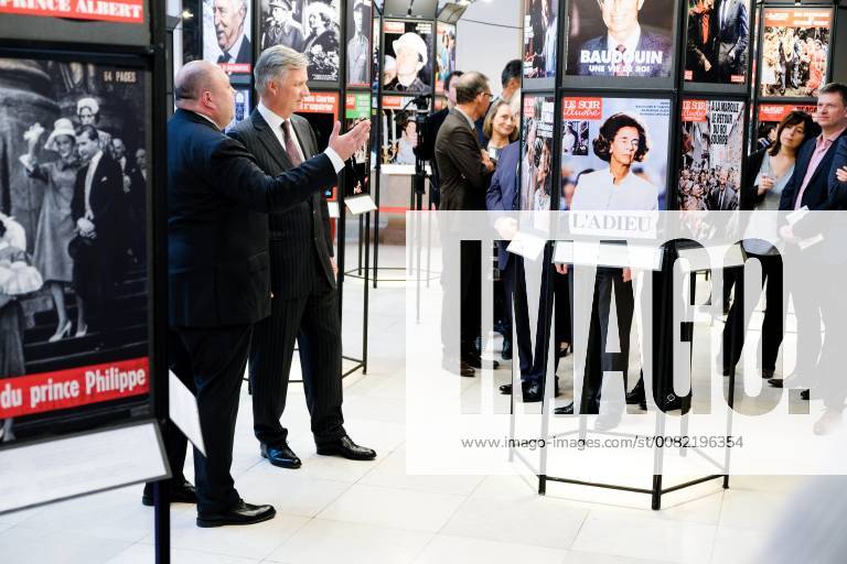 King Philippe - Filip of Belgium pictured during a royal visit to the La Famille royale fait la Une exposition organized by the Soirmag magazine, Wednesday 07 March 2018 in Brussels. The weekly publication is celebrating their 90th anniversary with an exhibition of 300 magazine covers featuring the Royal Family F. Andrieu Agencepeps Reporters Roi Philippe durand la visite de l exposition La Famille royale fait la Une organisÃ F.ANDRIEU