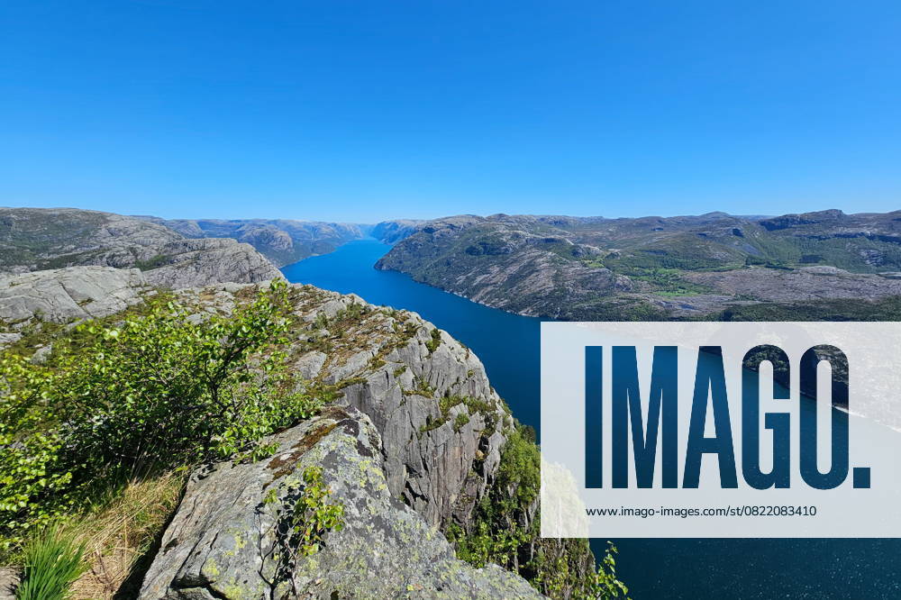 Ryfylke NOR, Reise, Europa, Norwegen, Preikestolen, Schiffsreise, Aida, Kreuzfahrt, 10.06.2025 Die Felsplattform Preikestolen in Ryfylke ist eine beruehmte Touristenattraktion und bietet einen atemberaubenden Blick ueber den Lysefjord NOR, Reise, Europa, Norwegen, Preikestolen, Schiffsreise, Aida, Kreuzfahrt