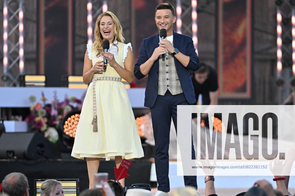 Bad Kleinkirchheim St. Oswald am Hoferriegel in Österreich (AUT) - Wenn die Musi spielt Open Air 2025 - Stefanie Hertel und Marco Ventre,