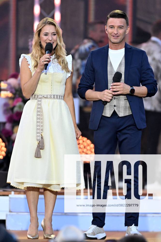 Bad Kleinkirchheim St. Oswald am Hoferriegel in Österreich (AUT) - Wenn die Musi spielt Open Air 2025 - Stefanie Hertel und Marco Ventre,