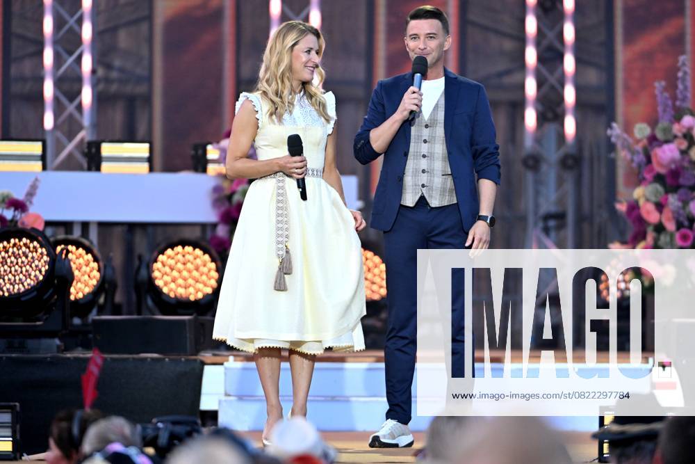 Bad Kleinkirchheim St. Oswald am Hoferriegel in Österreich (AUT) - Wenn die Musi spielt Open Air 2025 - Stefanie Hertel und Marco Ventre,