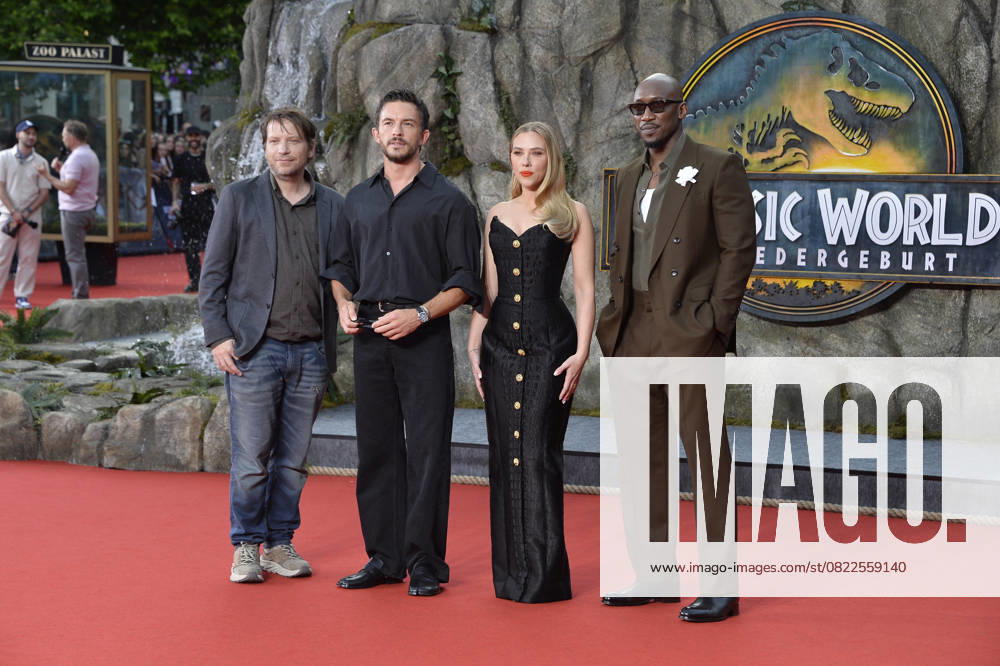 Gareth Edwards (Regisseur ), Jonathan Bailey, Scarlett Johansson und Mahershala Ali bei der Premiere JURASSIC WORLD: DIE WIEDERGEBURT im ZOO Palast in Berlin am 18.06.2025