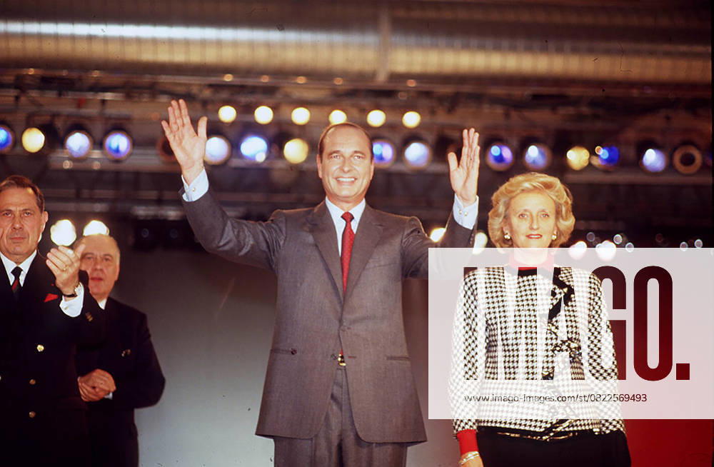 ARCHIVES - JACQUES CHIRAC AVEC BERNADETTE AU FONDS CHARLES PASQUA LORS DU CONGRES EXTRAORDINAIRE DU RPR France