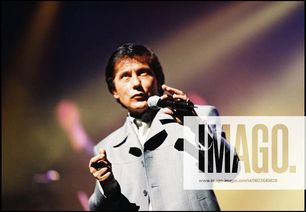 ARCHIVES - FRANK MICHAEL A L OLYMPIA Paris France