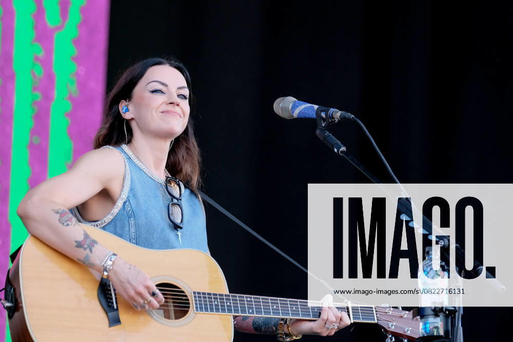 Scottish singer songwriter Amy Elizabeth Macdonald, performing live on stage at the Isle of Wight Festival. Newport United Kingdom - ZUMAs197 20250620_aaa_s197_120