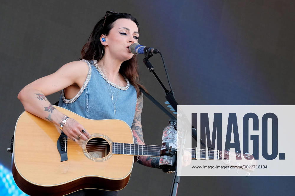 Scottish singer songwriter Amy Elizabeth Macdonald, performing live on stage at the Isle of Wight Festival. Newport United Kingdom - ZUMAs197 20250620_aaa_s197_122