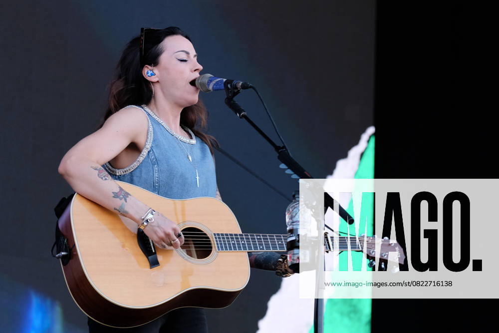 Scottish singer songwriter Amy Elizabeth Macdonald, performing live on stage at the Isle of Wight Festival. Newport United Kingdom - ZUMAs197 20250620_aaa_s197_124