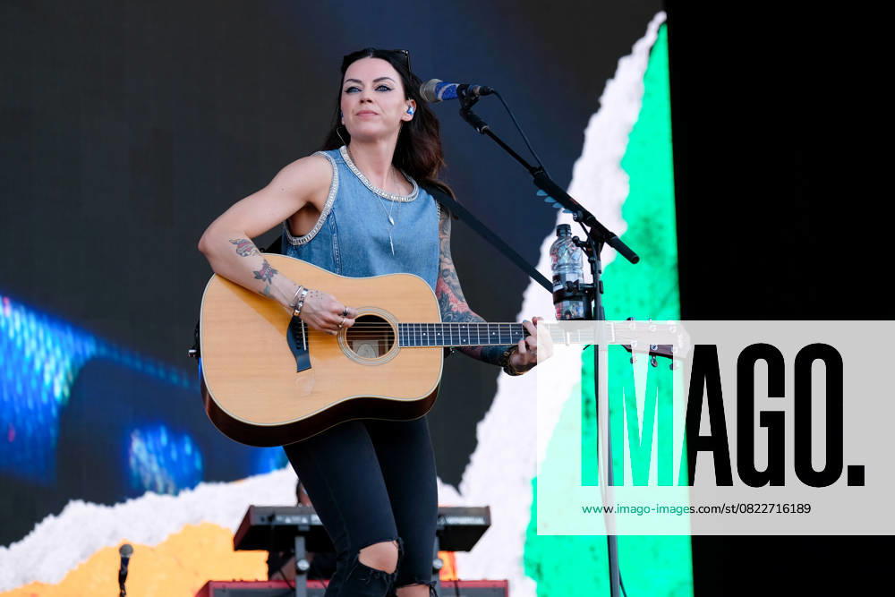 Scottish singer songwriter Amy Elizabeth Macdonald, performing live on stage at the Isle of Wight Festival. Newport United Kingdom - ZUMAs197 20250620_aaa_s197_132