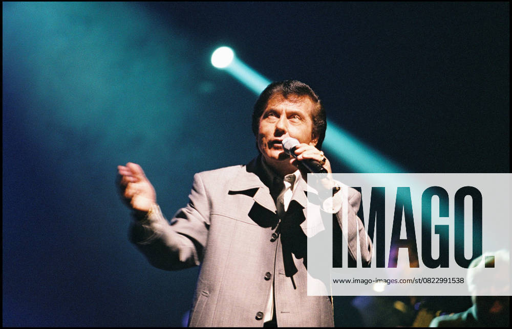 ARCHIVES - FRANK MICHAEL A L OLYMPIA EN 2001 Paris France