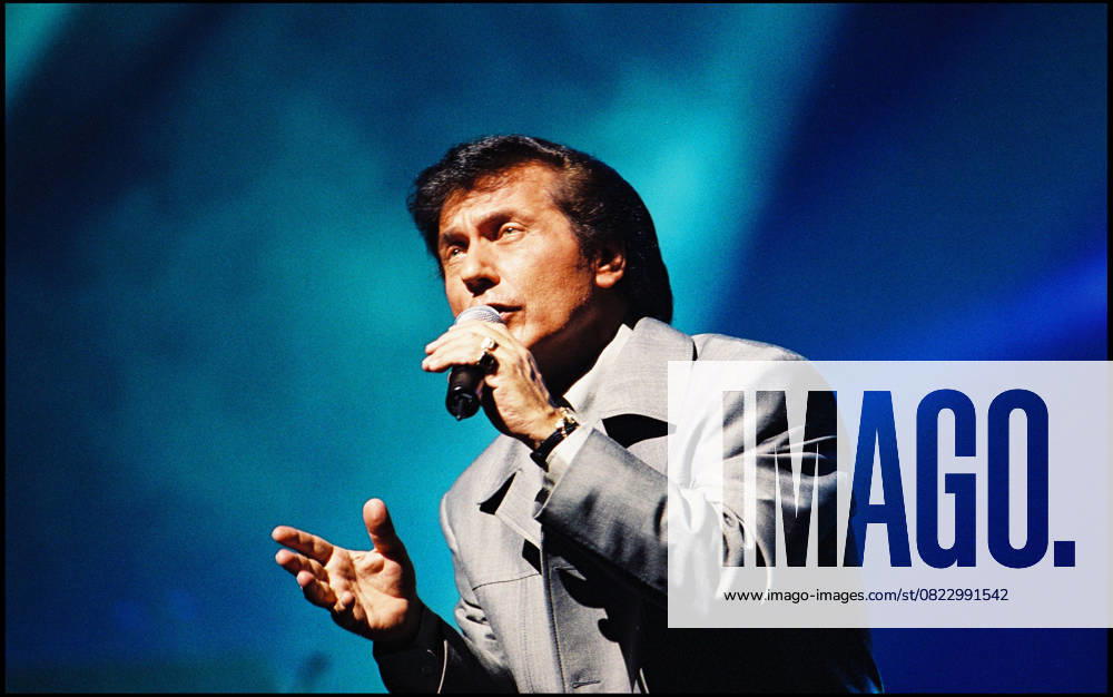 ARCHIVES - FRANK MICHAEL A L OLYMPIA EN 2001 Paris France