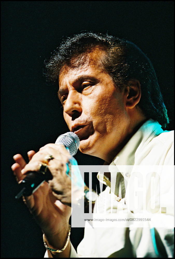 ARCHIVES - FRANK MICHAEL A L OLYMPIA EN 2001 Paris France