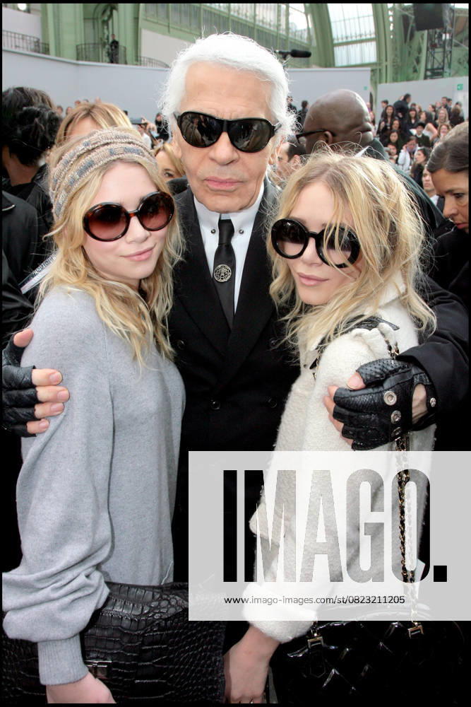 KARL LAGERFELD, MARY KATE ET ASHLEY OLSEN - PEOPLE AU DEFILE DE MODE CHANEL PRET A PORTER AUTOMNE HIVER 2008 2009 AU GRAND PALAIS A PARIS PEOPLE AT CHANEL READY TO WEAR FALL WINTER 2008 2009 FASHION SHOW AT THE GRAND PALAIS IN PARIS Paris France