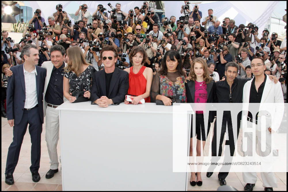 ALFONSO CUARON, SERGIO CASTELLITTO, ALEXANDRA MARIA LARA, SEAN PENN, JEANNE BALIBAR, MARJANE SATRAPI, NATALIE PORTMAN, RACHID BOUCHAREB ET APICHATPONG WEERASETHAKUL - 61 EME FESTIVAL DU FILM DE CANNES - PHOTOCALL DU FILM JURY 61TH FILM FESTIVAL OF CANNES - PHOTOCALL JURY Cannes France