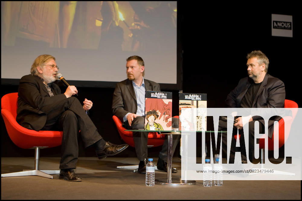JACQUES TARDI ET LUC BESSON - SALON DU LIVRE 2010 A LA PORTE DE VERSAILLES - RENCONTRE AUTOUR DE L ADAPTATION DE ADELE DE BLANC SEC AU CINEMA Paris France