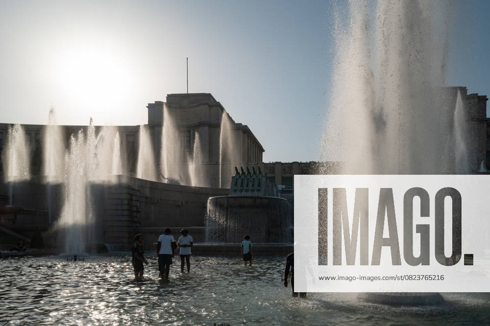 Red Alert Heatwave In Paris Parisians and tourists cool off at the Trocadero fountain in Paris, France, on July 1, 2025, as temperatures in France are expected to hit a peak today, according to the Meteo France weather agency, with some areas expected to soar beyond 40 degrees Celsius (104 degrees Fahrenheit). Paris braces for blistering temperatures, with the French capital on red alert as an early summer heatwave spreads into parts of northern Europe less accustomed to such extremes. Scientists say human-induced climate change makes such heatwave events more intense, frequent, and widespread. Paris France