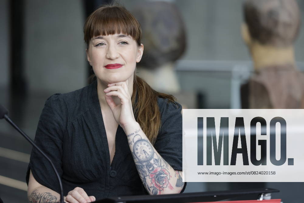 KW27 Heidi Reichinnek, Vorsitzende der Linksfraktion, Deutschland, Berlin, Konferenz: Deckel drauf! Mietengipfel der Linken im Bundestag, Pressestatement mit Heidi Reichinnek und Caren Lay