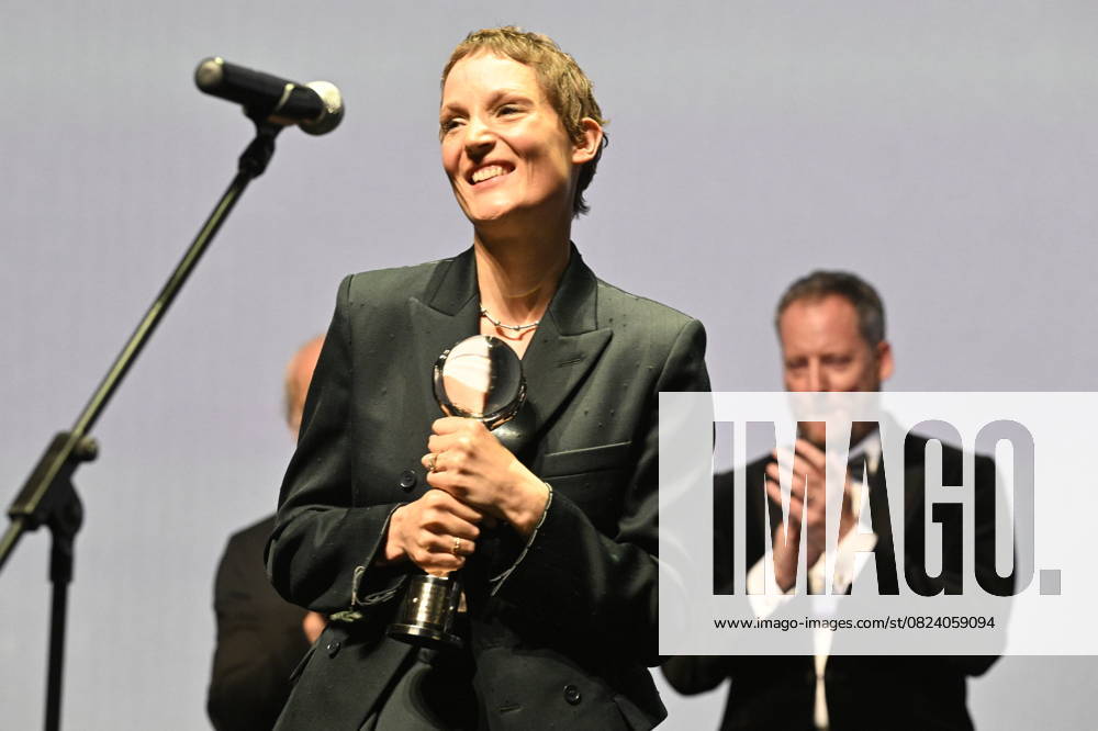 Bilder des Jahres 2025, Entertainment 07 Juli Entertainment Themen der Woche KW27 Luxembourgish-German actress Vicky Krieps received the President s Award of the Karlovy Vary International Film Festival during the opening evening of the 59th Karlovy Vary International Film Festival, on July 4, 2025, in Karlovy Vary, Czech Republic. (CTKxPhoto KaterinaxSulova) CTKPhotoP2025070407312 CTKPhotoP2025070407312