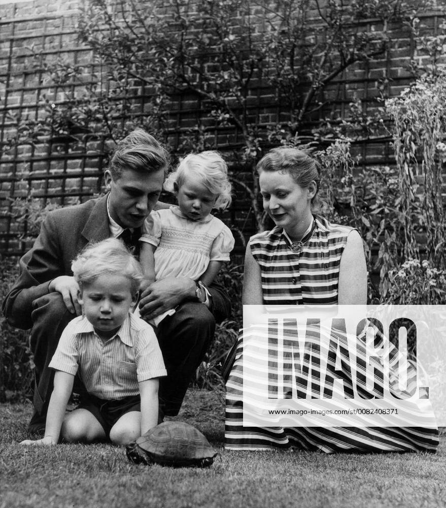 IMAGO ICONS: Sir David Attenborough David Attenborough 1950 s .Taken at his British home in the garden with his wife Jane and children Robert and Susan , watching a friendly tortoise . Photograph by George Douglas, United Kingdom England