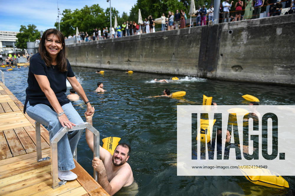 KW27 Opening Day Of The Grenelle Seine Bathing Site - Paris Mayor of Paris Anne Hidalgo talks with visitors during the inauguration of a swimming spot on the River Seine in Paris on July 5, 2025. Photo by Firas Abdullah ABACAPRESS.COM Paris Ile-de-France France
