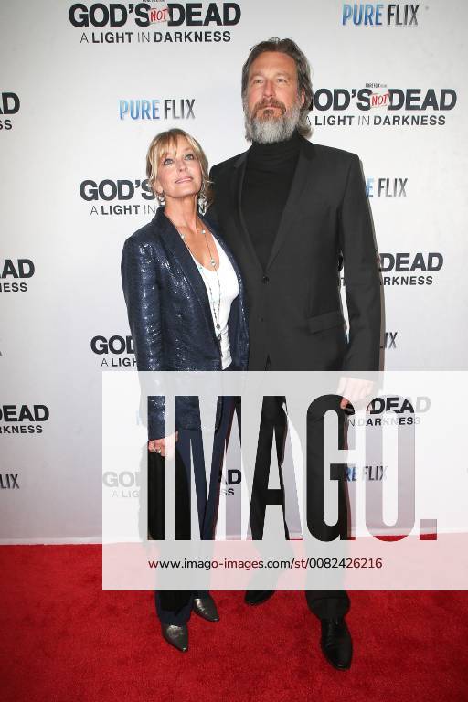 Bo Derek und ihr Ehemann John Corbett bei der God s Not Dead: A Light in Darkness Film Premiere am 20.03.2018 in Hollywood, Los Angeles God s Not Dead: A Light in Darkness Filmpremiere in Hollywood, Los Angeles, 2018
