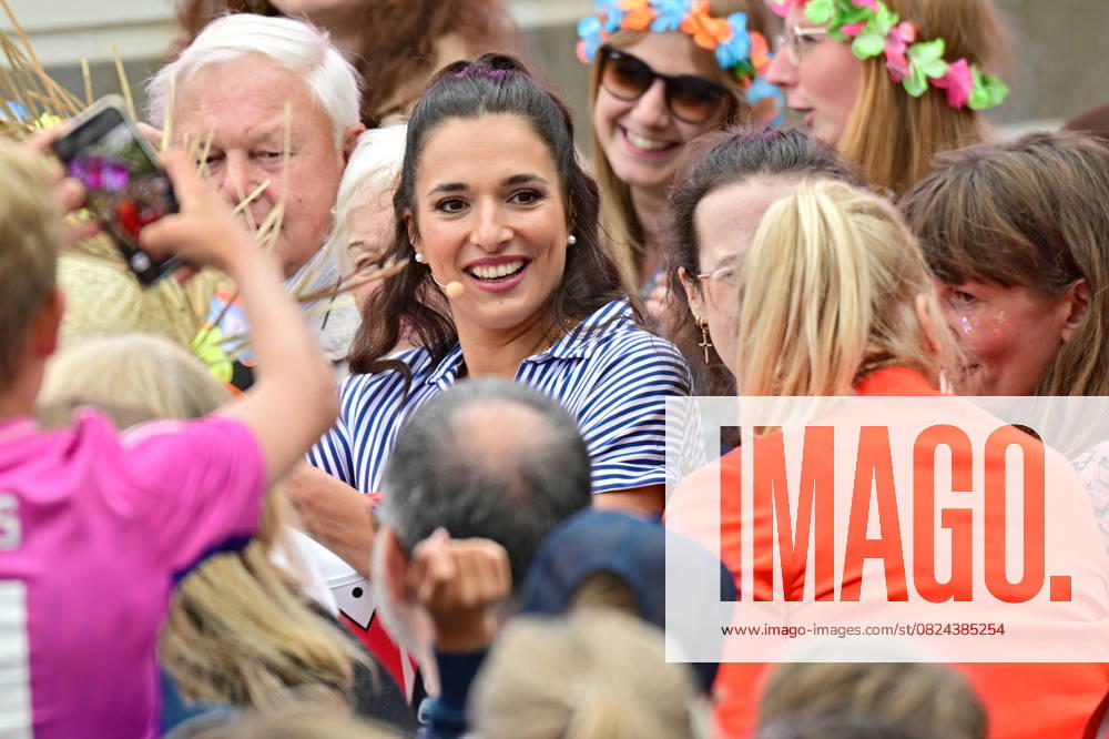 ZDF - Fernsehgarten. Sally Özcan während der ZDF - Unterhaltungsshow Fernsehgarten am 06.07.2025 in Mainz. 20250706MWI052455