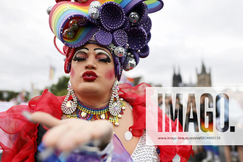 CSD-Besucher auf der alljährlichen CSD-Parade im Rahmen des Cologne Pride 2025 in Köln. Köln, 06.07.2025 NRW Deutschland