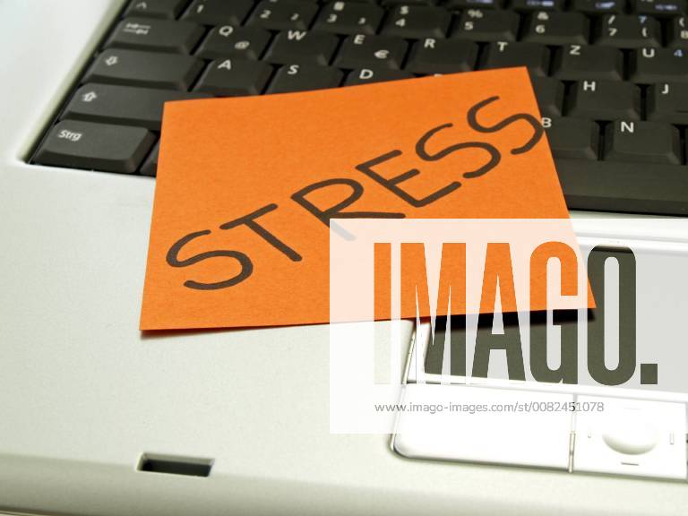 Notizzettel auf Laptop, Stress