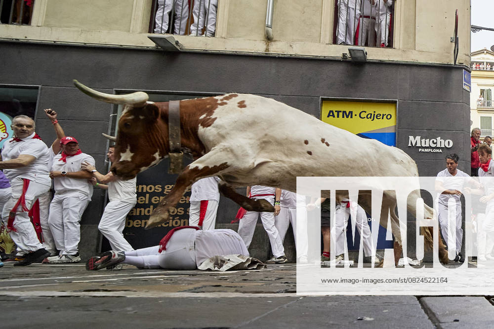 People take part in the traditional encierro (bull-run) of the San Fermin Festival in Pamplona, Spain on July 07, 2025. The bull-running fiesta is held annually from 06 to 14 July in commemoration of the city s patron saint. Visitors from all over the world attend the festival. Many of them physically participate in the highlight event - the running of the bulls, or encierro - where they attempt to outrun the animals along a route through the narrow streets of Pamplona s old city. Pamplona Spain - ZUMAa206 20250707_zsp_a206_003