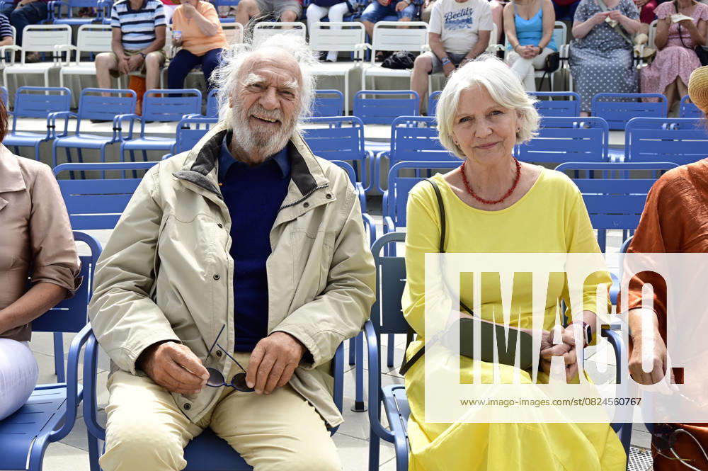 Achim Wolff und Rita Feldmeier beim 2. Sommergarten 2025 auf der Beelitzer Freilichtbühne. Beelitz