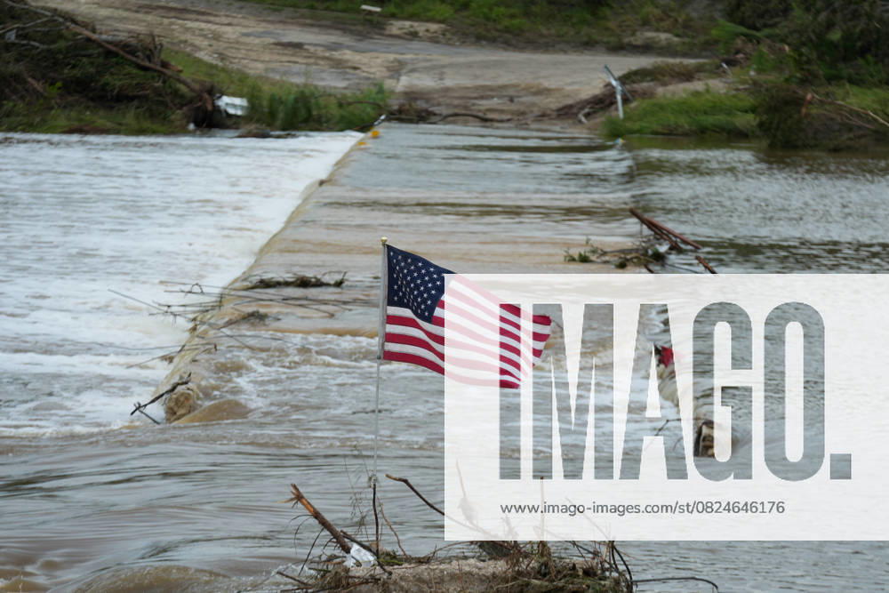KW28 Death toll from flash floods in US state of Texas rises to 104 KERR COUNTY, TEXAS, UNITED STATES - JULY 7: A US flag is seen around the Guadalupe River, which overflowed, contributing to a disaster that has killed at least 104 people across the region, including campers and staff in the US state of Texas on Monday, July 7, 2025. Lokman Vural Elibol Anadolu Texas United States. Editorial use only. Please get in touch for any other usage.