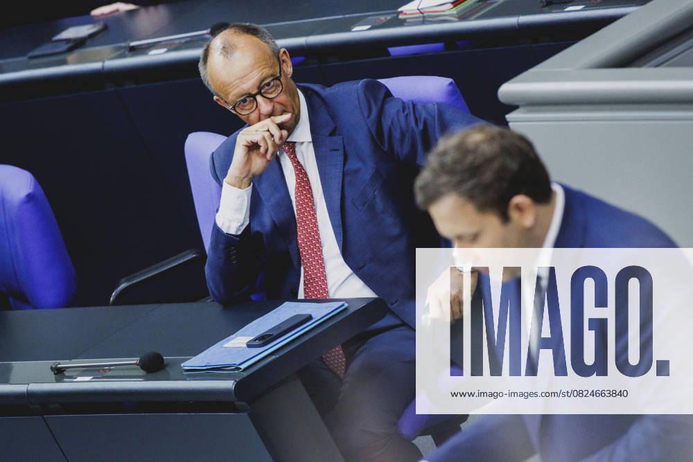 (L-R) Friedrich Merz (CDU), Bundeskanzler, und Lars Klingbeil, Bundesminister der Finanzen, aufgenommen im Rahmen der Haushaltsdebatte im Deutschen Bundestag in Berlin, 08.07.2025. Berlin Deutschland