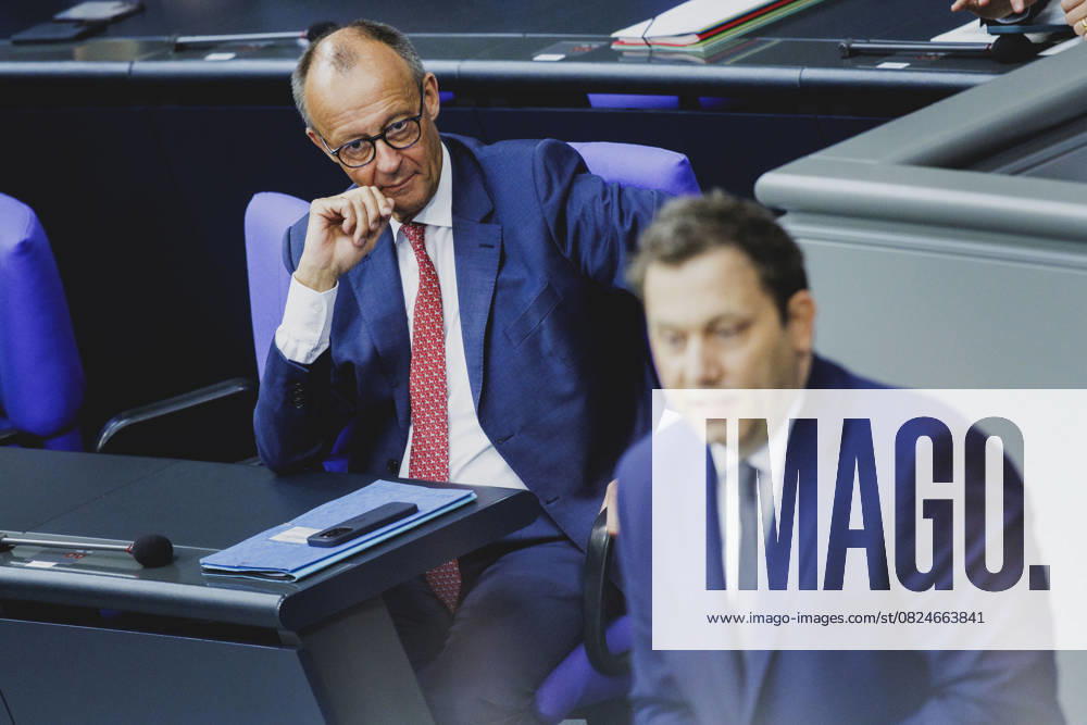 (L-R) Friedrich Merz (CDU), Bundeskanzler, und Lars Klingbeil, Bundesminister der Finanzen, aufgenommen im Rahmen der Haushaltsdebatte im Deutschen Bundestag in Berlin, 08.07.2025. Berlin Deutschland