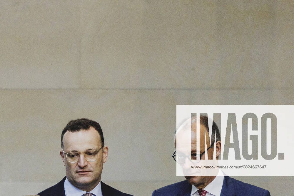 KW28 (L-R) Jens Spahn, Vorsitzender der CDU CSU-Fraktion im Deutschen Bundestag, und Friedrich Merz (CDU), Bundeskanzler, aufgenommen im Rahmen der Haushaltsdebatte im Deutschen Bundestag in Berlin, 08.07.2025. Berlin Deutschland