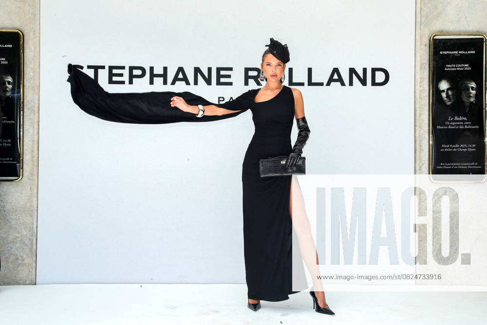 Bilder des Jahres 2025, Entertainment 07 Juli Entertainment Themen der Woche KW28 Alena Mills at the photocall at the Stéphane Rolland Fall Winter 2025 2026 Haute Couture Collection show during Paris Fashion Week PFW at the Théâtre des Champs Élysées in Paris, France, on July 8, 2025 Bertrand Rindoff Bestimage Photocall at the Stéphane Rolland Fall Winter 2025 2026 Haute Couture Collection show during Paris Fashion Week PFW at the Théâtre des Champs Élysées in Paris, France, on July 8, 2025 Paris France