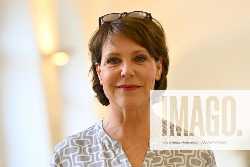 Janina HARTWIG (Schauspielerin) Einzelbild,angeschnittenes Einzelmotiv,Portraet,Portrait,Porträt. Verleihung Bayerischer Verdienstorden im Antiquariat der Residenz in Muenchen am 09.07.2025