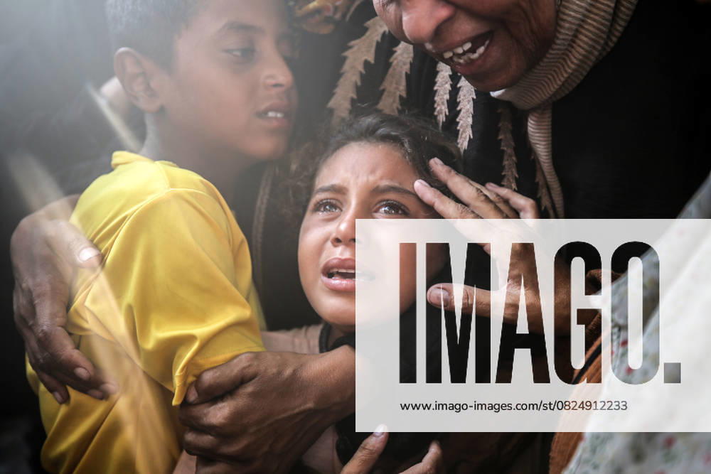 KW28 Funeral In Gaza For Victims Of Israeli Strikes A Palestinian girl mourns a relative, killed in an Israeli strike, outside the al-Shifa hospital in Gaza City, on July 9, 2025. Gaza Palestine