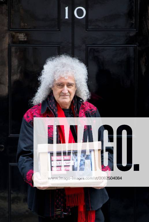 London, London, UK - London, UK. Queen guitarist Brian May arrives with campaigners in Downing Street to deliver a petition calling for British Prime Minister Theresa May to introduce a UK animal-fur import ban. The petition, partly organised by PETA, has gained 400,000 signatures. London UK - ZUMAl94_ 20180326_zaf_l94_018
