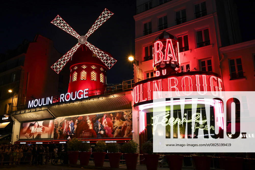 KW28 The Moulin Rouges wings are spinning again, fourteen months after their accidental fall in Paris on July 10, 2025 The legendary cabaret in Pariss 18? arrondissement celebrated this reboot with fireworks and a profusion of red feathers Shortly before 11 p.m., these decorations, more than twelve meters in diameter, came to life thanks to the start-up of a brand-new, custom-built electric motor For the occasion, the Moulin Rouge troupe performed in front of the establishment, Jack Tribeca Bestimage The Moulin Rouges wings are spinning again, fourteen months after their accidental fall in Paris on July 10, 2025 The legendary cabaret in Paris s 18th arrondissement celebrated this revival with fireworks and a profusion of red feathers Shortly be