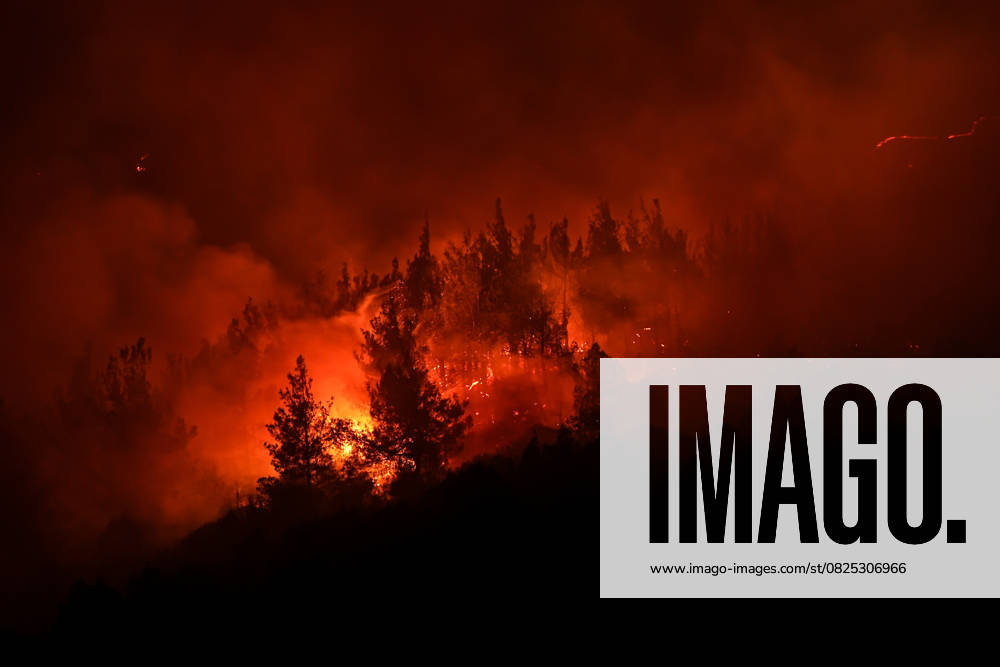KW28 Forest fire has broken out on the border between Bursa and Balikesir BURSA, TURKIYE - JULY 11: Flames rise as firefighters battle a forest fire with both aerial and ground teams on the Bursa-Balikesir city border in Turkiye, on July 11, 2025. Sergen Sezgin Anadolu Bursa Turkey. Editorial use only. Please get in touch for any other usage.