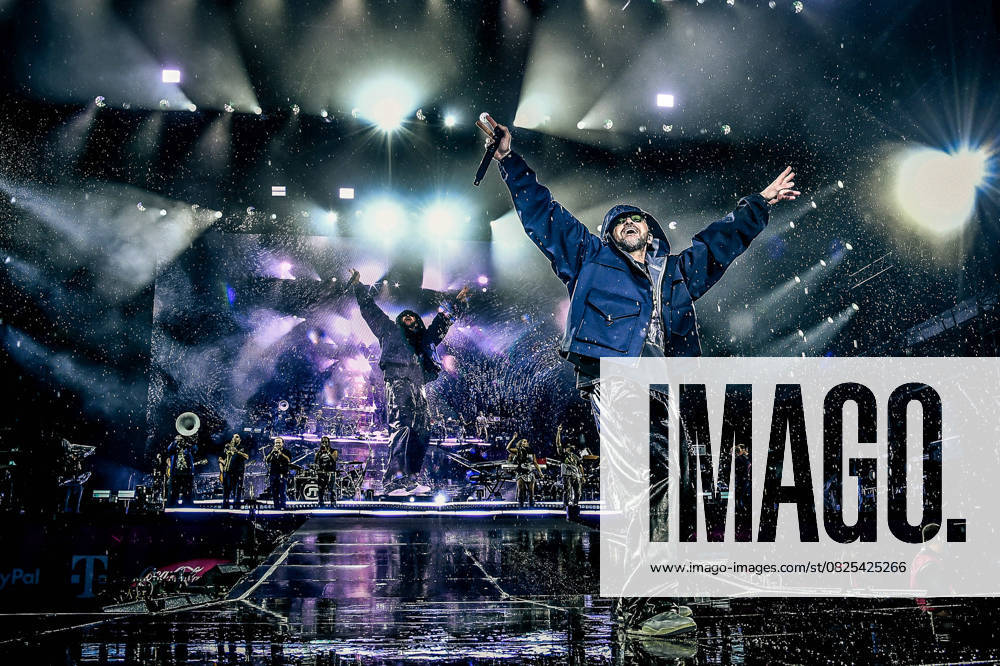Bilder des Jahres 2025, Entertainment 07 Juli Entertainment Themen der Woche KW28 Entertainment Musik, Lollapalooza Berlin 2025 12.07.2025, Entertainment Musik, Lollapalooza Berlin 2025 v.l. Der Saenger Justin Timberlake stehen beim Lollapalooza Festival im Berliner Olympiastadion auf der Buehne. Die zehnte Ausgabe des Musikfestivals findet am Wochenende des 12 und 13. Juli 2025 im Olympiastadion und Olympiapark in Berlin statt. Berlin Olympiastadion Berlin Deutschland (DE)