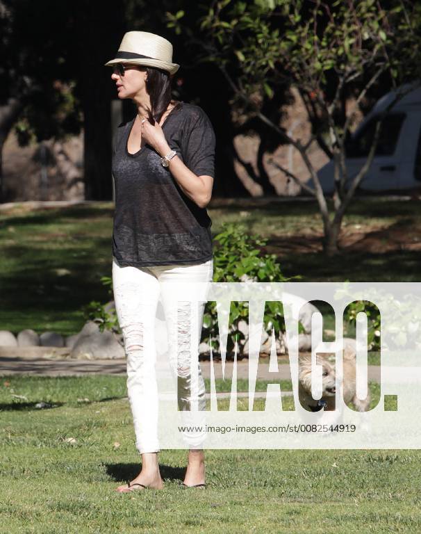Beverly Hills, California, United States Of America - BEVERLY HILLS, CA - APRIL 22: Simon Cowell s wife Lauren Silverman and sons Eric Cowell and Adam Silverman enjoy a day at the park on April 22, 2016 in Beverly Hills, California..People: Lauren Silverman, Eric Cowell, Adam Silverman. Beverly Hills United States Of America - ZUMAs214 20160422_zca_s214_169