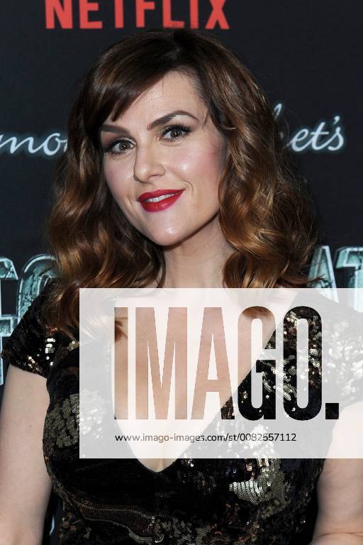 New York, NY, USA - March 29, 2018 New York City..Sara Rue attending Netflix s Lemony Snicket s A Series of Unfortunate Events Season 2 premiere on March 29, 2018 in New York City. New York USA - ZUMAny1_ 20180329_zaf_ny1_009