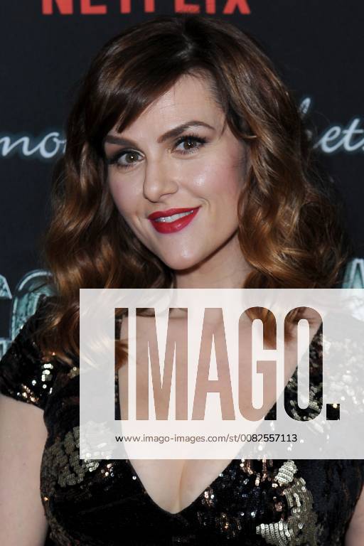 New York, NY, USA - March 29, 2018 New York City..Sara Rue attending Netflix s Lemony Snicket s A Series of Unfortunate Events Season 2 premiere on March 29, 2018 in New York City. New York USA - ZUMAny1_ 20180329_zaf_ny1_010