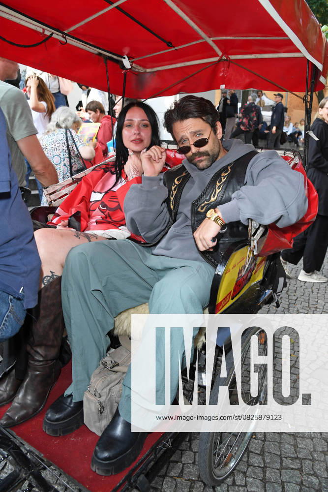 Anne Kühn, Arman Kashani bei der SchwarzeSchafe Premiere im Kino in der Kulturbrauerei in Berlin am 15.07.2025