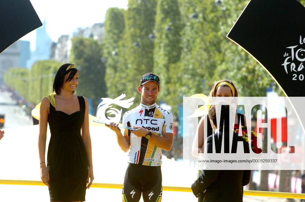Tour de France 2011 - 21. Etappe: Creteil - Paris --- Htc - High Road 2011, Etappensieger Mark Cavendish, Paris o0 Objekte Pokal Trophäe