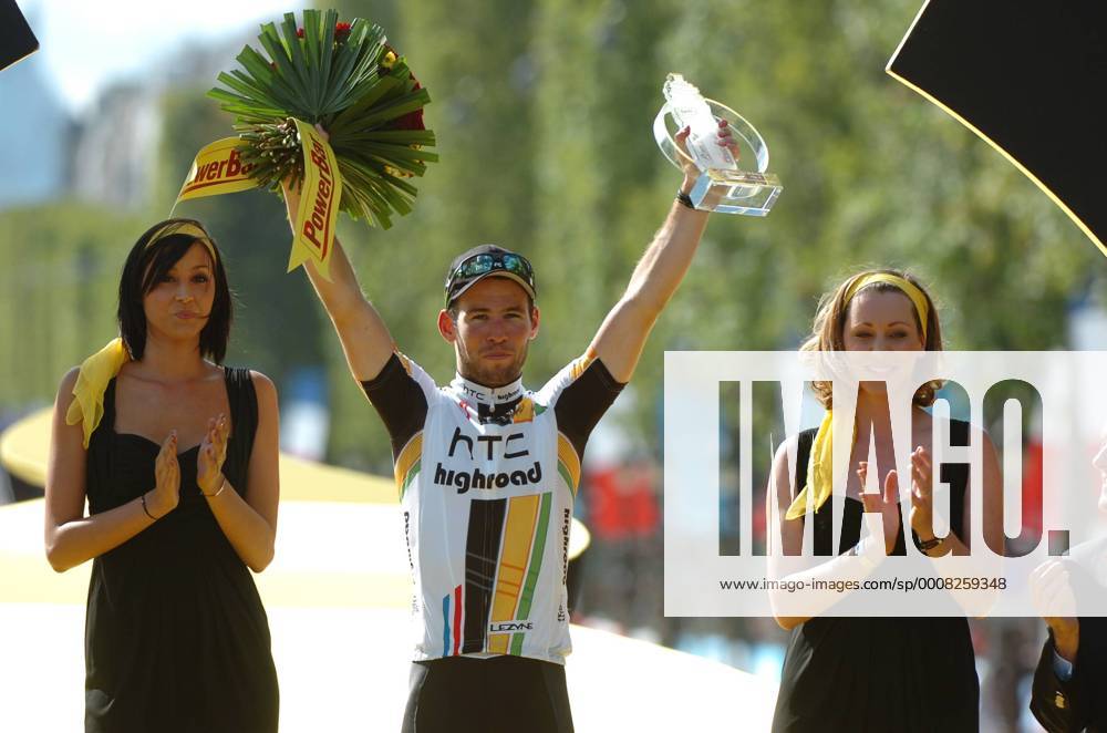 Tour de France 2011 - 21. Etappe: Creteil - Paris --- Htc - High Road 2011, Etappensieger Mark Cavendish, Paris o0 Objekte Pokal Trophäe