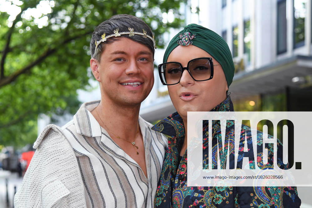Julian F. M. Stöckel mit Freund Marcell Damaschke beim Casa Bellucci Summer Terrace Grand Opening am Kurfürstendamm in Berlin am 16.07.2025