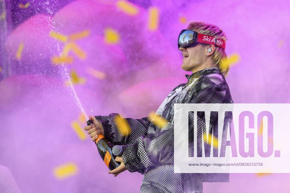 Konzert des Rappers Ski Aggu im Rahmen der FISU World University Games am Donnerstag, den 17. Juli 2025, an der Jahrhunderthalle in Bochum. Bochum
