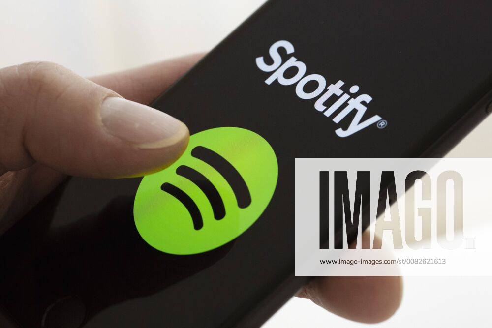 Das Logo des Musik Streaming Dienstes Spotify wird auf einem Smartphone angezeigt. Berlin, 03.04.2018. Berlin Deutschland